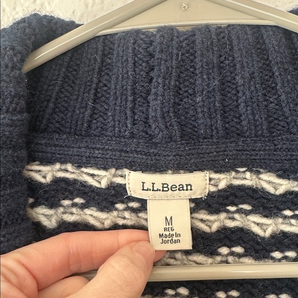 L.L. Bean Navy and Cream 100% lambs wool Ragg toggle button cardigan sweater! - Picture 7 of 10